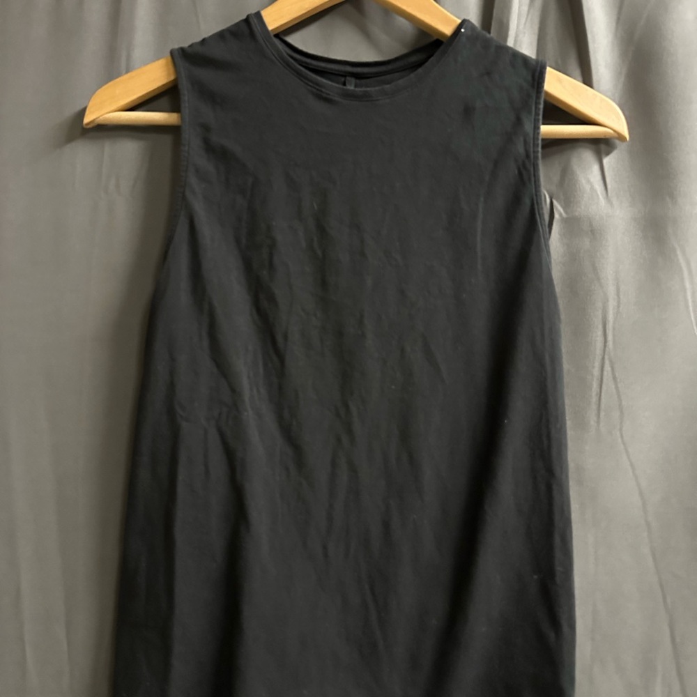 Everlane Black Muscle Tee